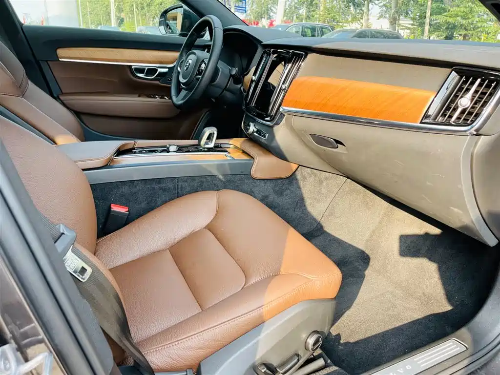 Volvo Volvo S90 2024 B5 Momentum Luxury Edition 2024 - thumbnail 20