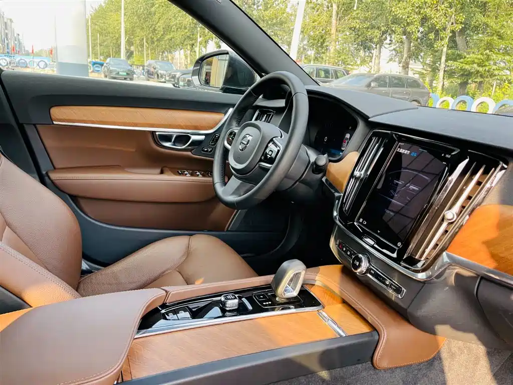 Volvo Volvo S90 2024 B5 Momentum Luxury Edition 2024 - thumbnail 22