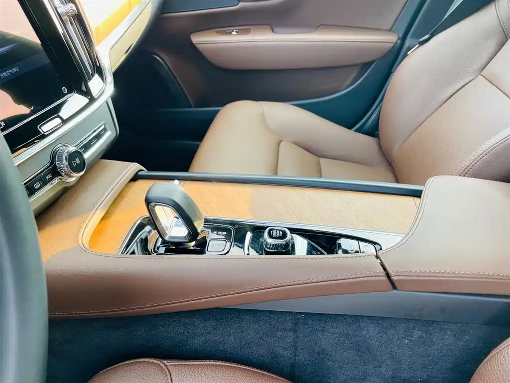 Volvo Volvo S90 2024 B5 Momentum Luxury Edition 2024 - thumbnail 23