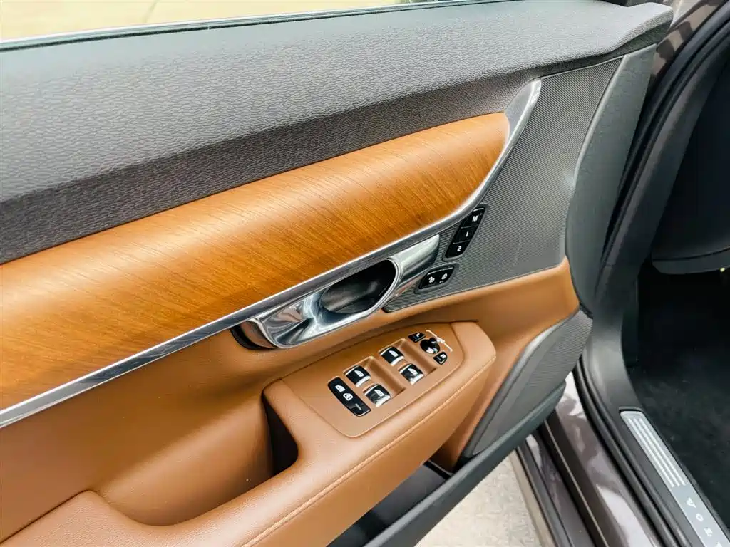 Volvo Volvo S90 2024 B5 Momentum Luxury Edition 2024 - thumbnail 24