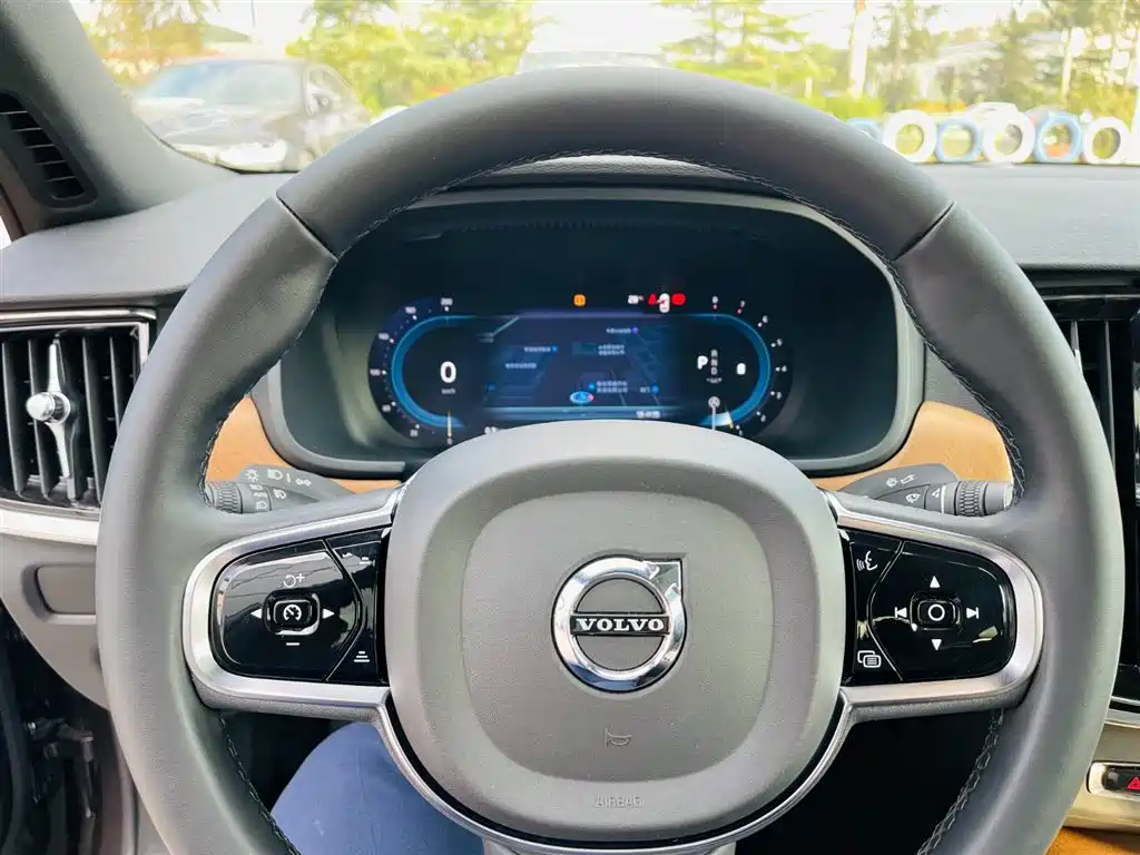 Volvo Volvo S90 2024 B5 Momentum Luxury Edition 2024 - thumbnail 25