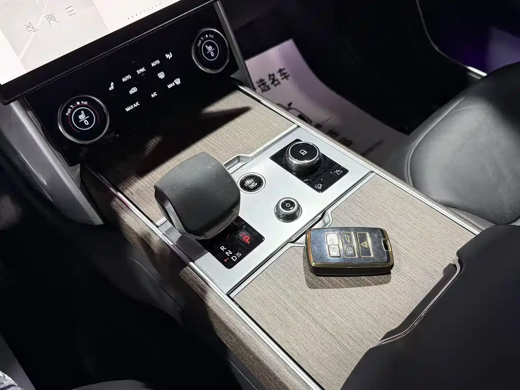 Land Rover Range Rover 2023 3.0 L6 400PS Vogue Seven-Seat Long Wheelbase Edition 2023 - thumbnail 5