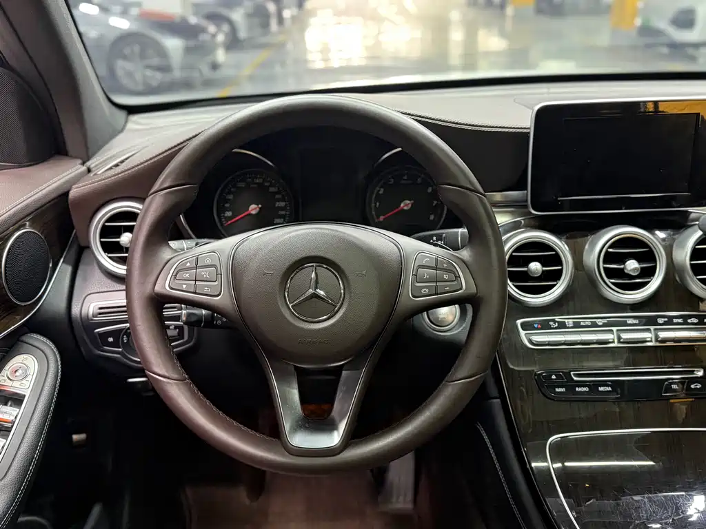 Mercedes-Benz Mercedes-Benz GLC 2019 GLC 260 L 4MATIC Sport Edition 2019 - thumbnail 13