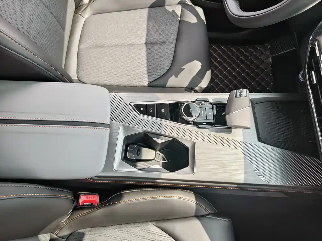 Changan Oushang Changan Oushang Z6 2023 Blue Whale 1.5T DCT Intelligent Cool Edition 2023 - thumbnail 6
