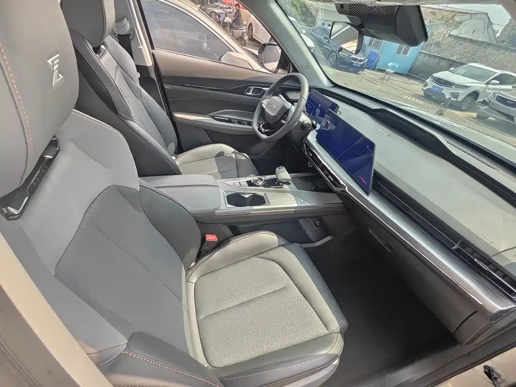Changan Oushang Changan Oushang Z6 2023 Blue Whale 1.5T DCT Intelligent Cool Edition 2023 - thumbnail 8
