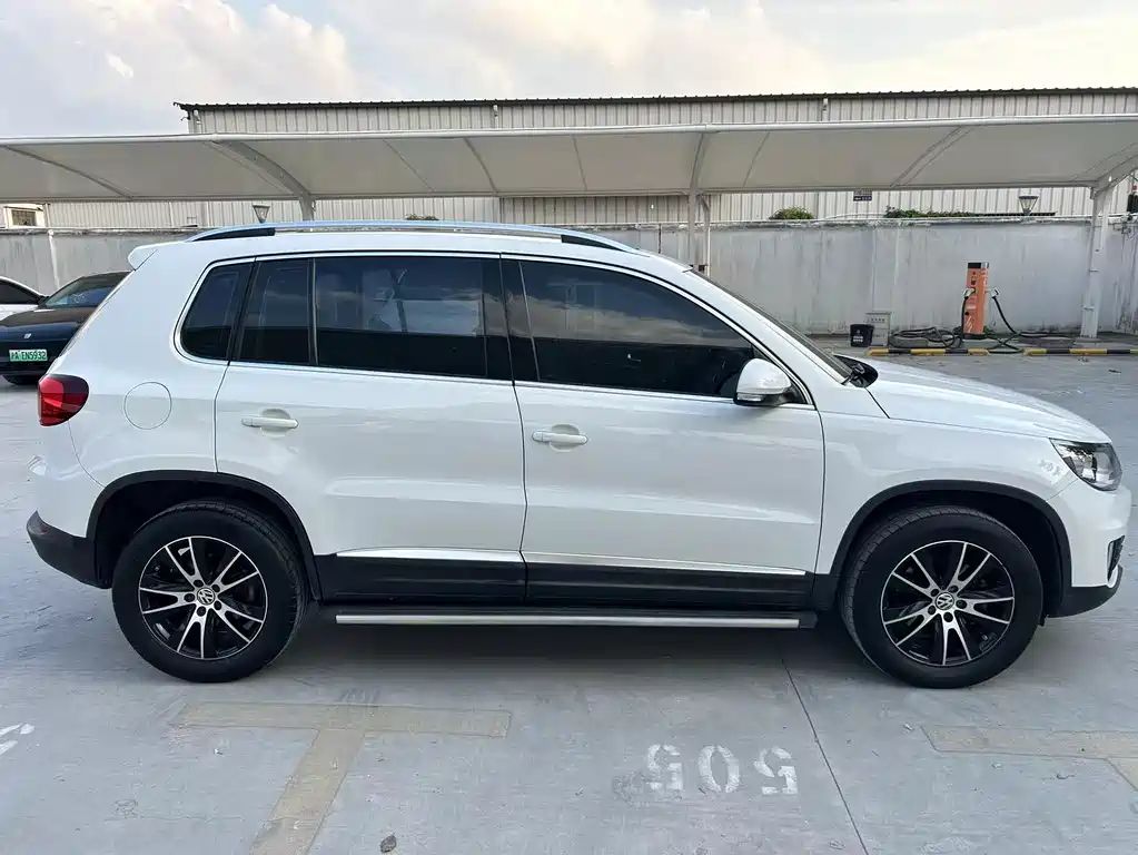 Volkswagen Volkswagen Tiguan 2015 1.8TSI Automatic 2WD Luxury Edition 2015 - thumbnail 4