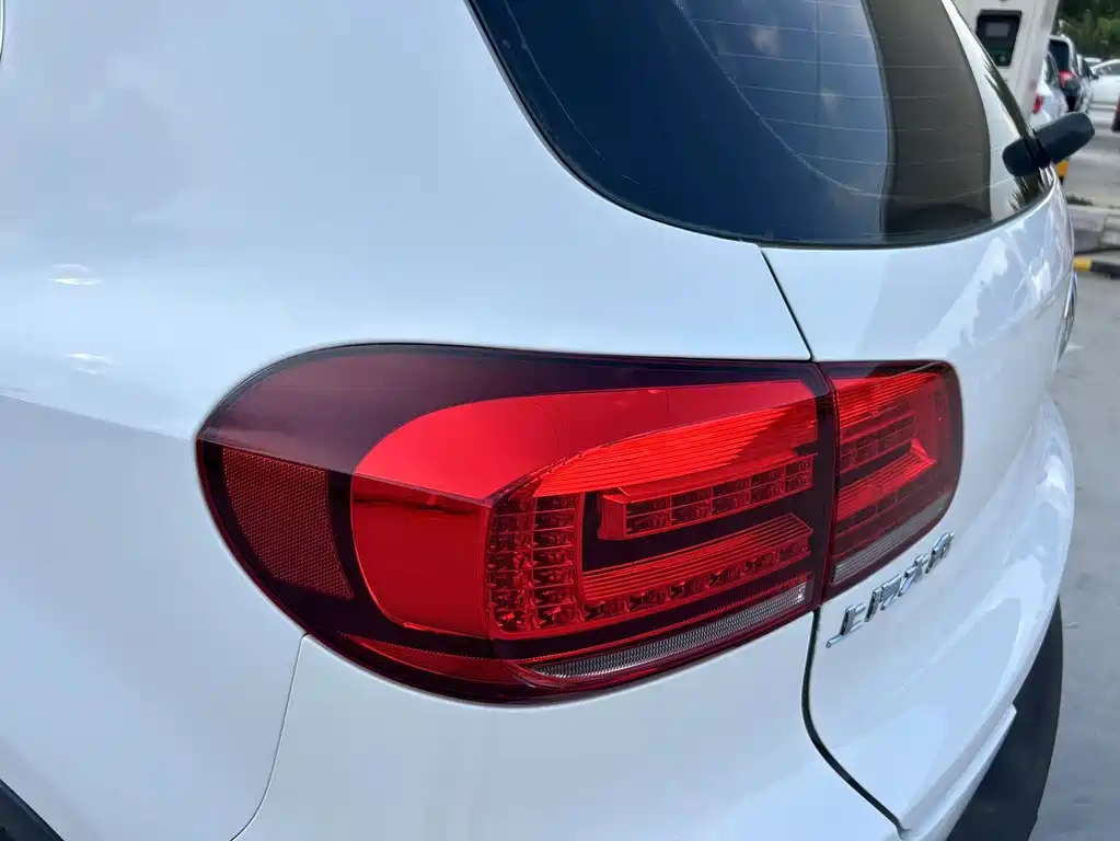 Volkswagen Volkswagen Tiguan 2015 1.8TSI Automatic 2WD Luxury Edition 2015 - thumbnail 10