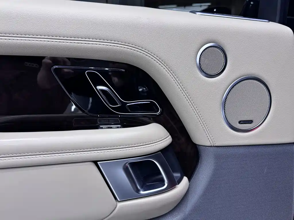 Land Rover Range Rover 2021 3.0 L6 Heritage Edition 2021 - thumbnail 18