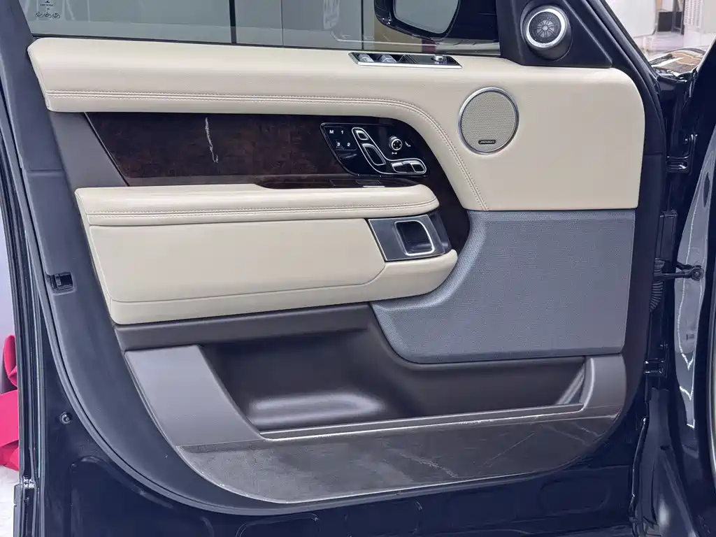 Land Rover Range Rover 2021 3.0 L6 Heritage Edition 2021 - thumbnail 22