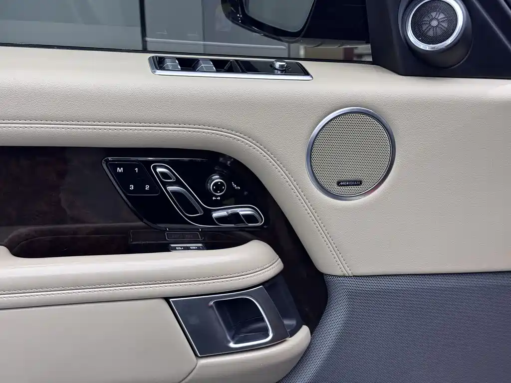 Land Rover Range Rover 2021 3.0 L6 Heritage Edition 2021 - thumbnail 23