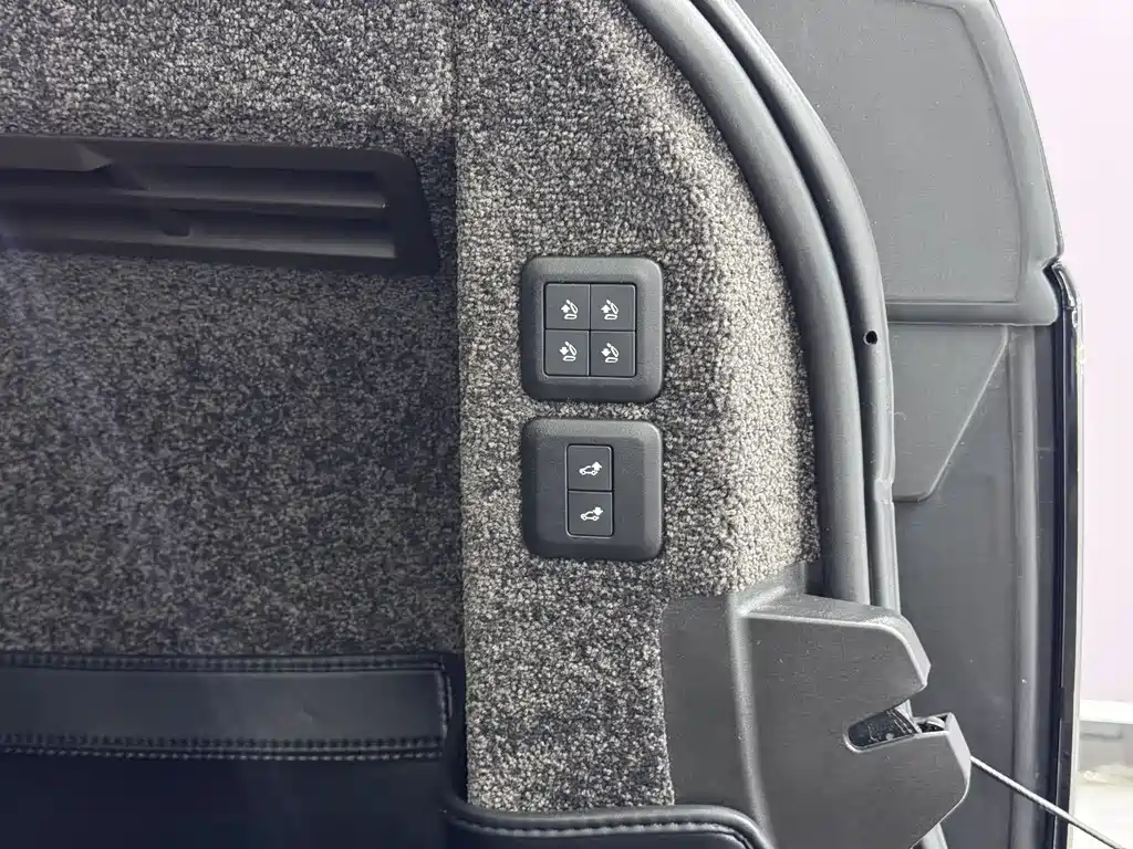 Land Rover Range Rover 2021 3.0 L6 Heritage Edition 2021 - thumbnail 24