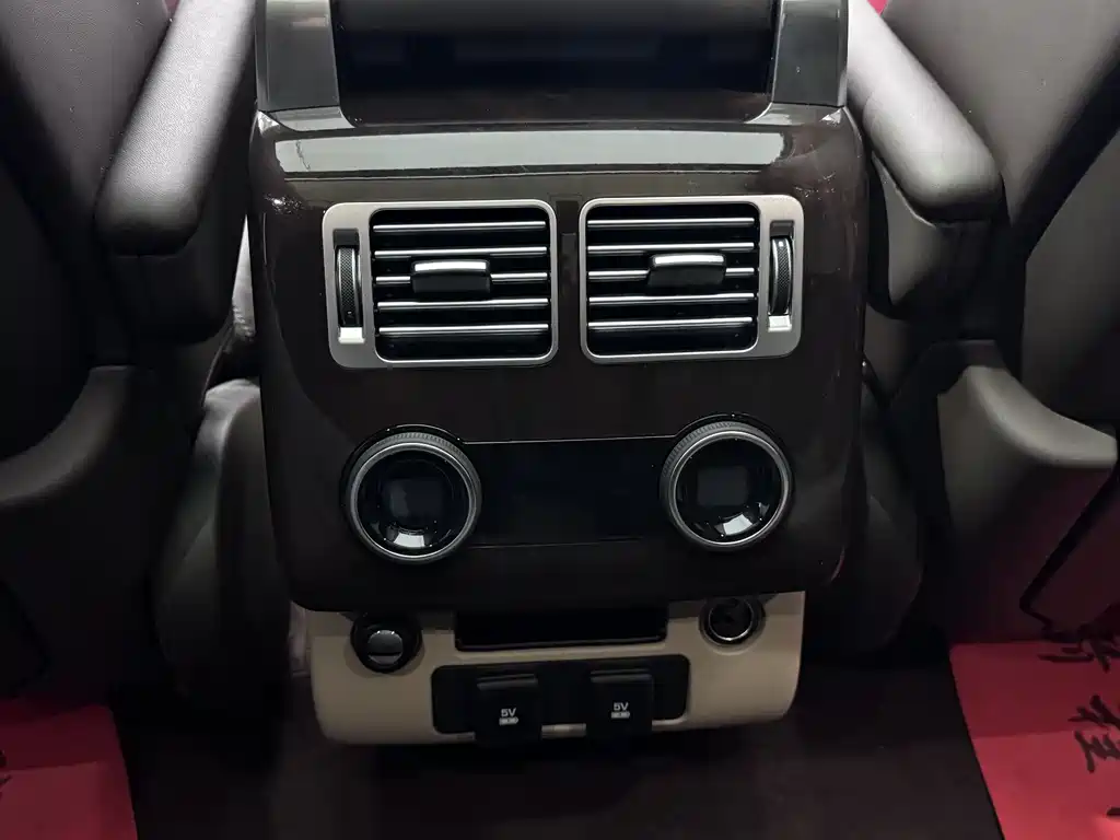 Land Rover Range Rover 2021 3.0 L6 Heritage Edition 2021 - thumbnail 29