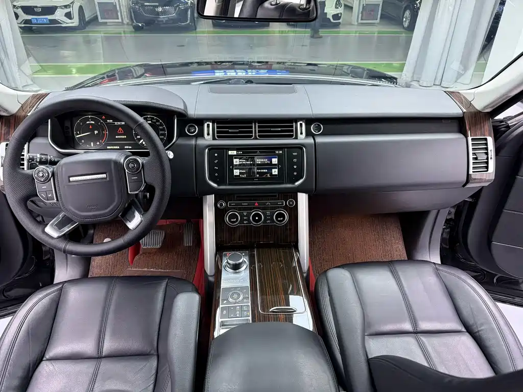 Land Rover Range Rover 2016 3.0T TDV6 Vogue 2017 - thumbnail 4