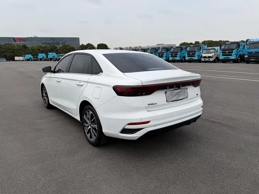Geely Auto Geely Emgrand 2022 4th Generation 1.5L CVT Luxury Edition 2021 - thumbnail 5