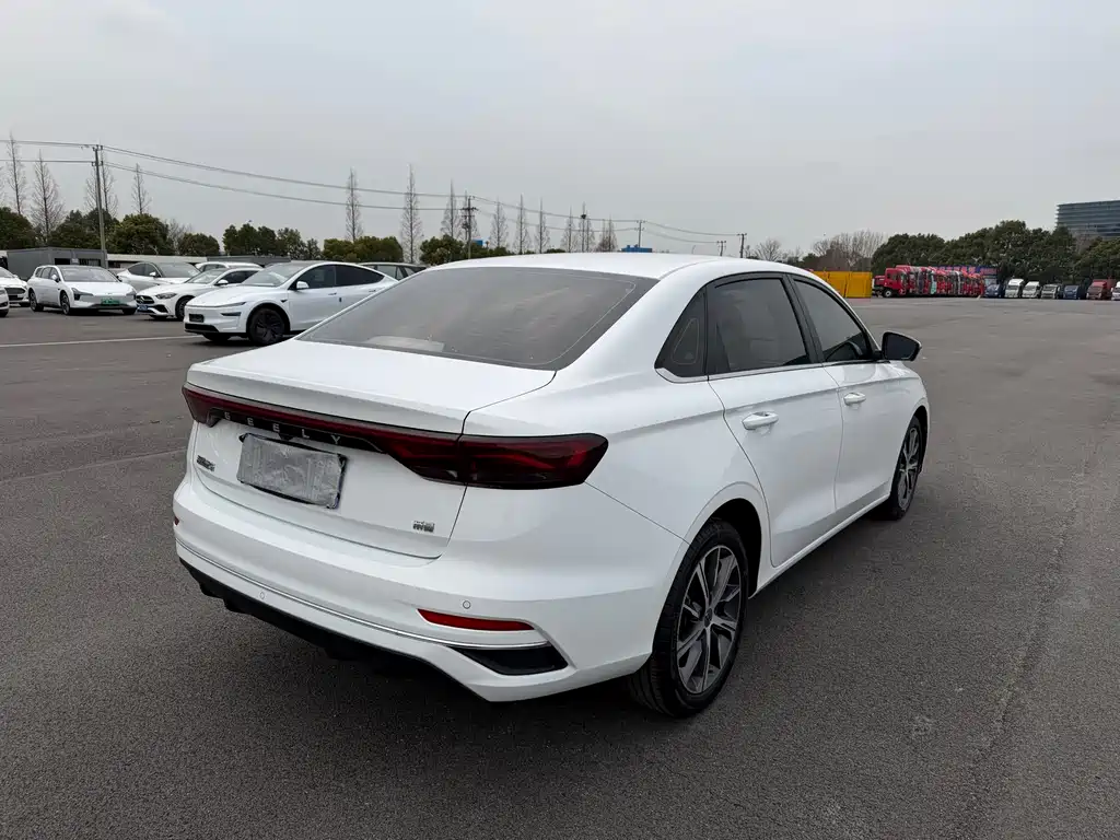 Geely Auto Geely Emgrand 2022 4th Generation 1.5L CVT Luxury Edition 2021 - thumbnail 6