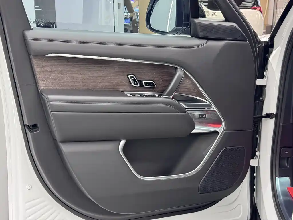 Land Rover Range Rover 2023 3.0 L6 400PS Autobiography LWB 7-seater 2023 - thumbnail 17