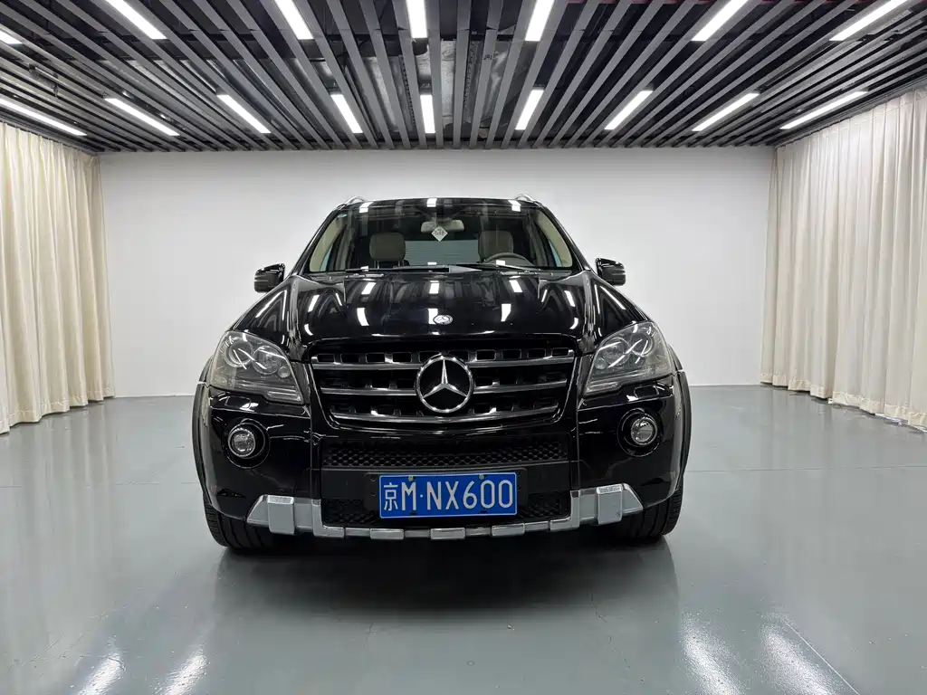 Mercedes-Benz Mercedes-Benz M-Class AMG 2011 ML 63 AMG 2010 - thumbnail 2