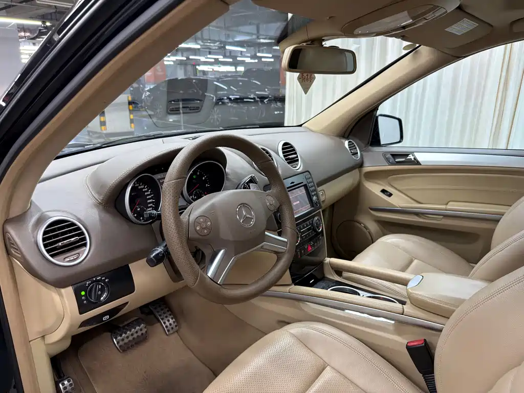 Mercedes-Benz Mercedes-Benz M-Class AMG 2011 ML 63 AMG 2010 - thumbnail 8