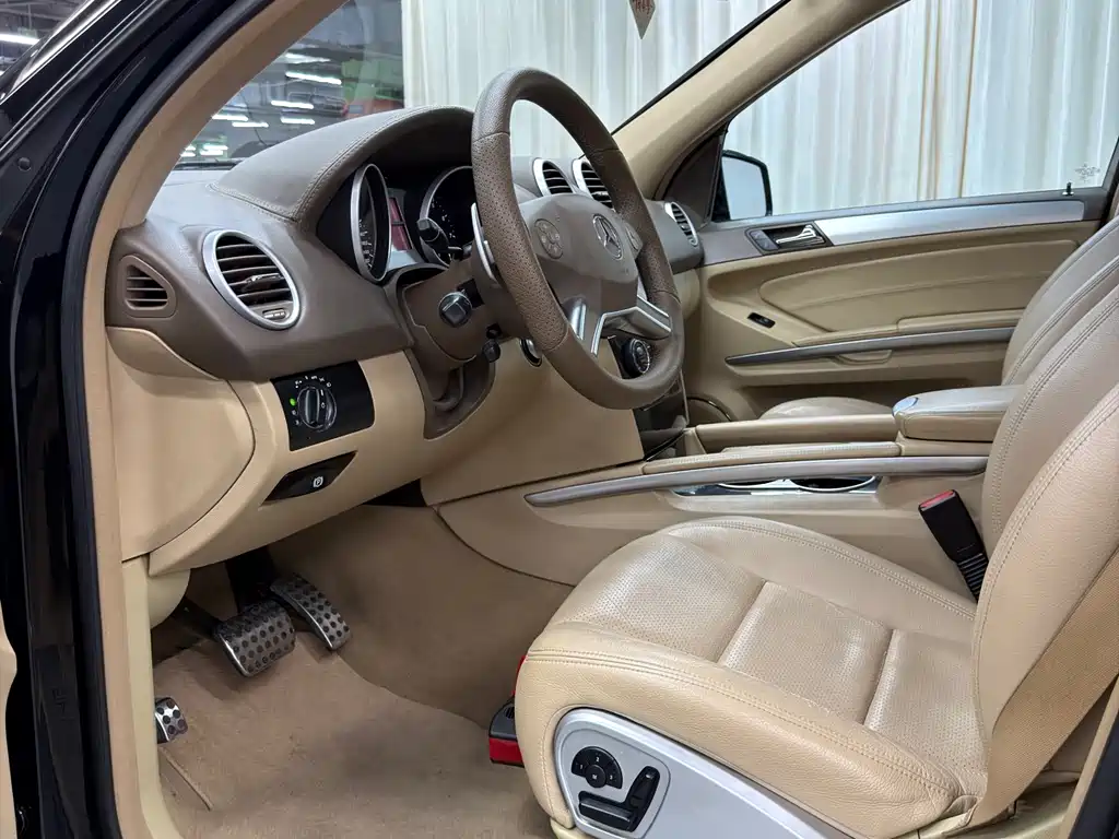 Mercedes-Benz Mercedes-Benz M-Class AMG 2011 ML 63 AMG 2010 - thumbnail 9