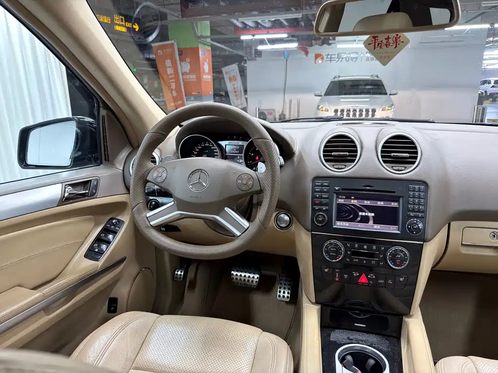 Mercedes-Benz Mercedes-Benz M-Class AMG 2011 ML 63 AMG 2010 - thumbnail 12