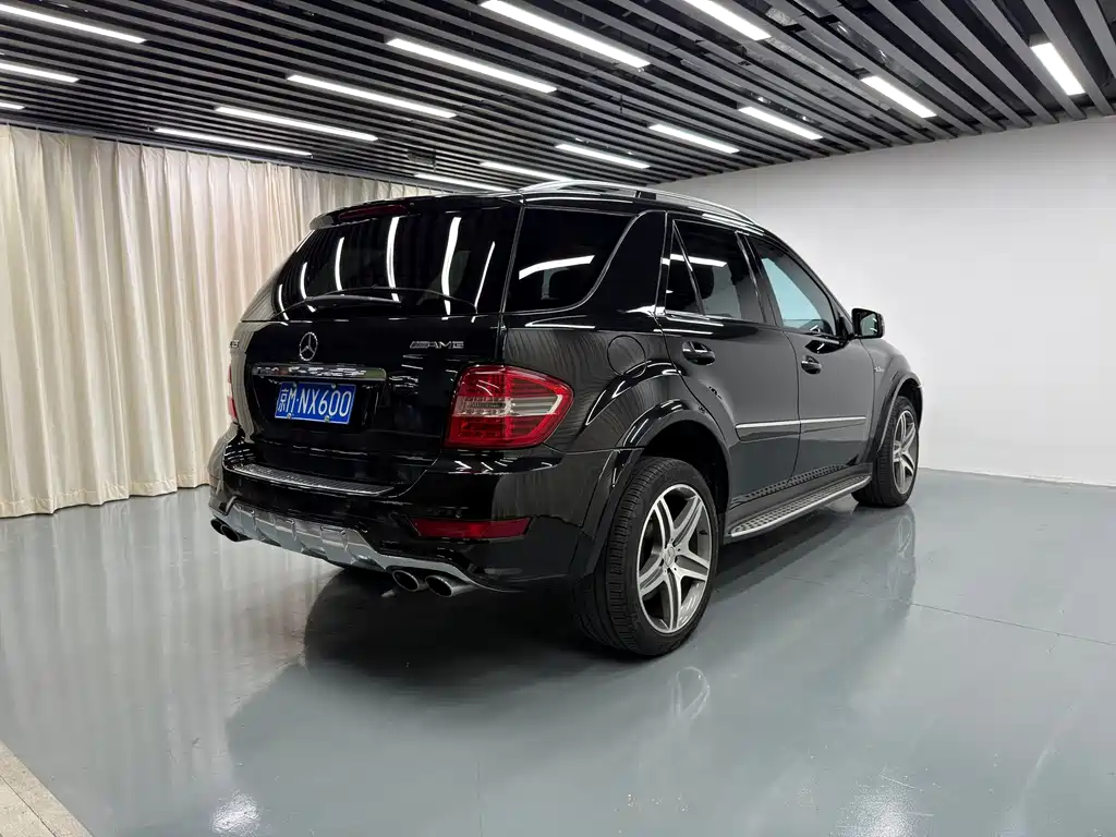 Mercedes-Benz Mercedes-Benz M-Class AMG 2011 ML 63 AMG 2010 - thumbnail 23