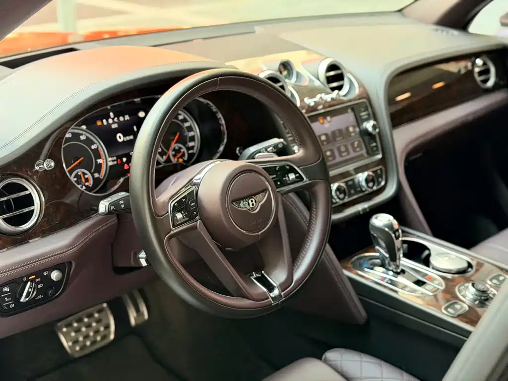 Bentley Bentayga 2016 6.0T Standard Edition 2016 - thumbnail 4