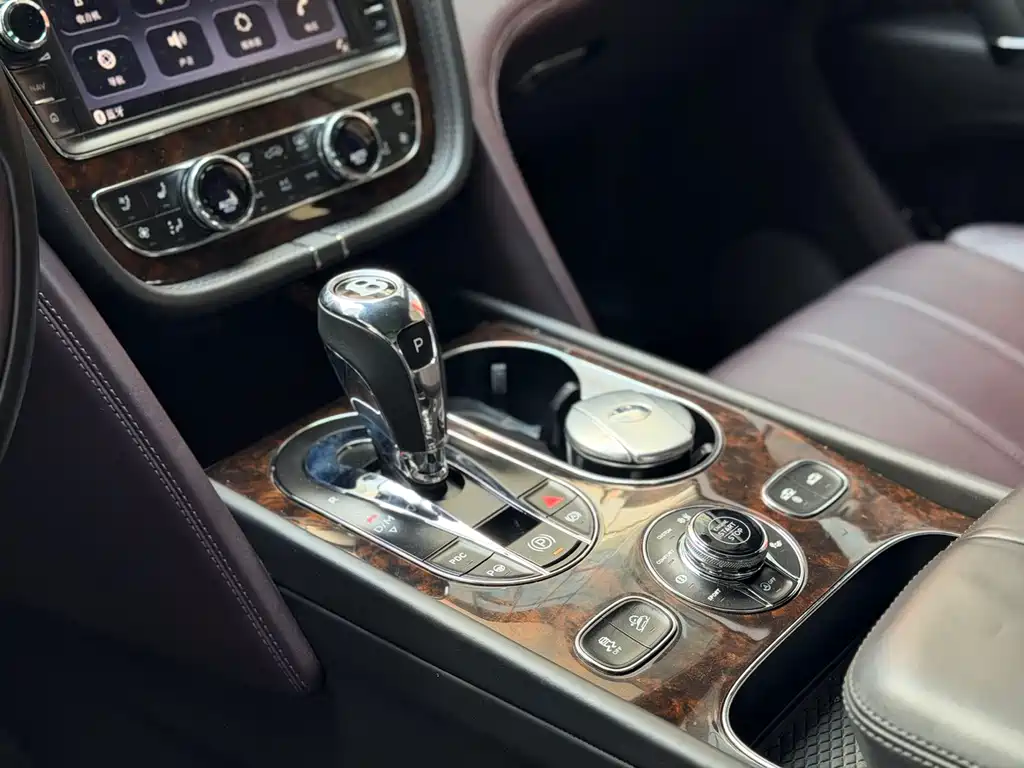 Bentley Bentayga 2016 6.0T Standard Edition 2016 - thumbnail 5