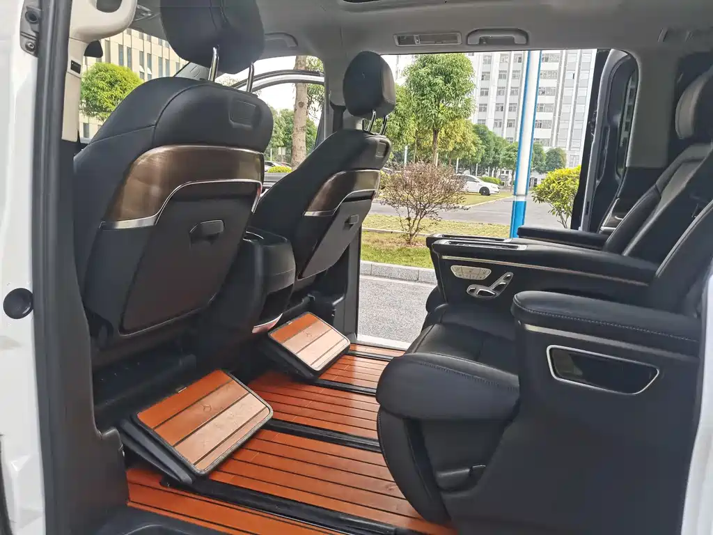 Mercedes-Benz Mercedes-Benz V-Class 2021 V 260 Exclusive Edition 2021 - thumbnail 17