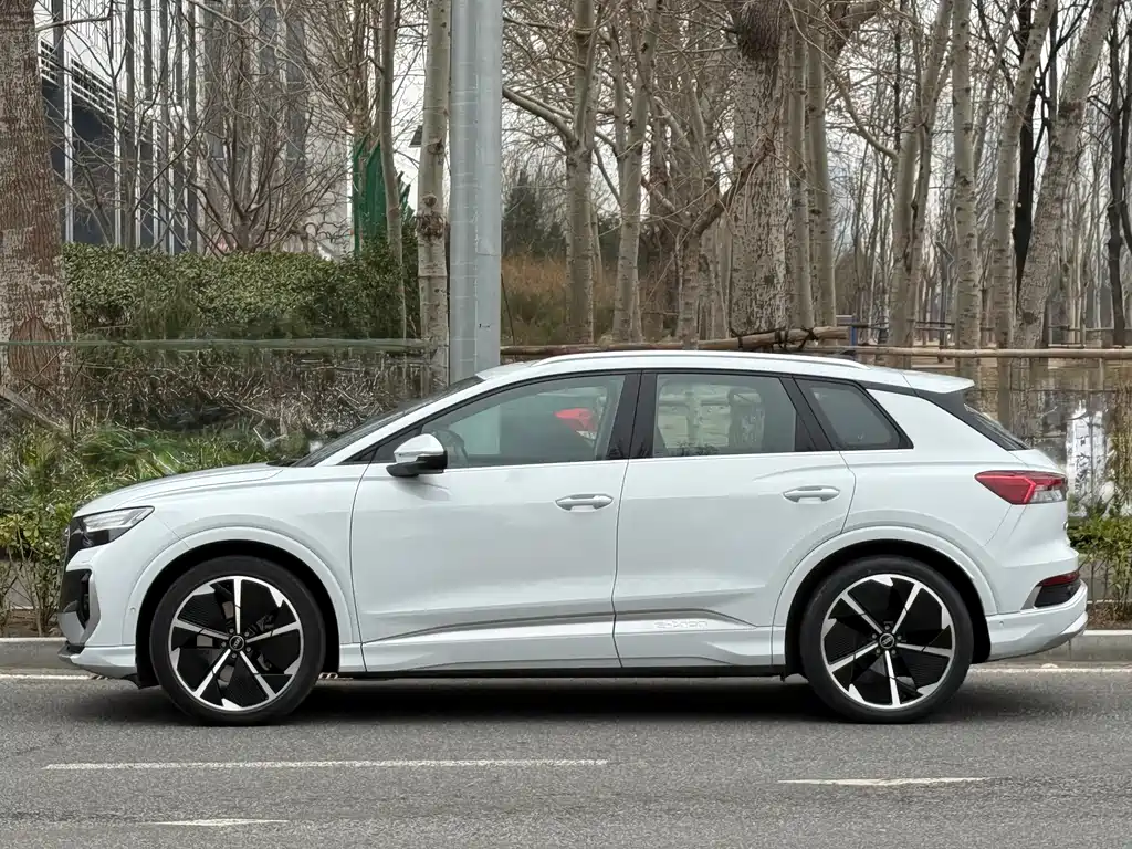 Audi Audi Q4 e-tron 2023 50 e-tron quattro Premium Plus 2023 - thumbnail 3