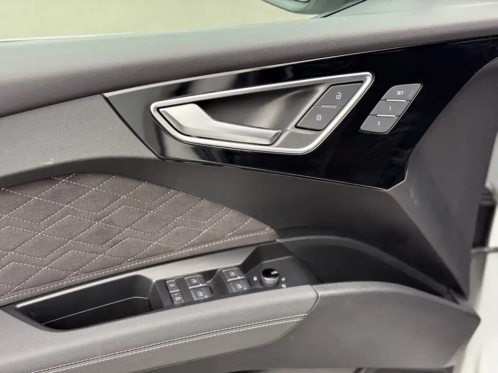 Audi Audi Q4 e-tron 2023 50 e-tron quattro Premium Plus 2023 - thumbnail 17