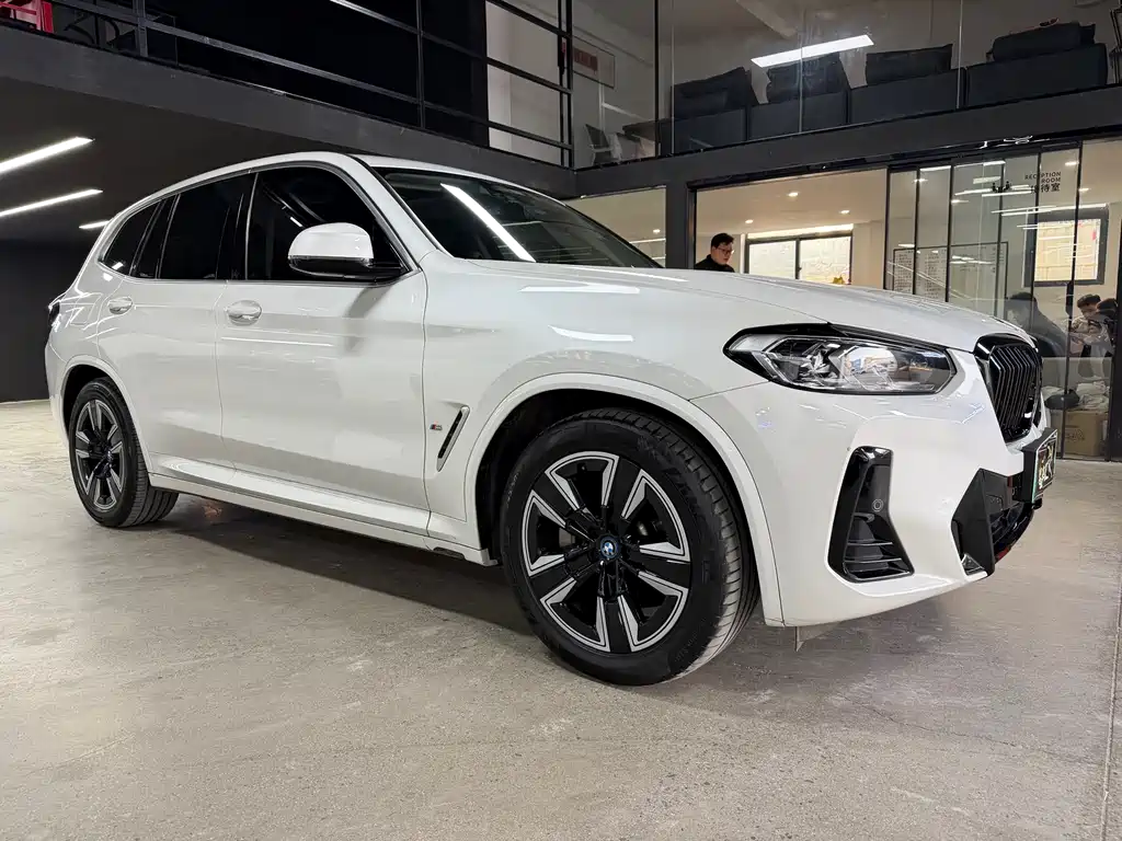 BMW BMW iX3 2022 Facelift Leading Edition 2023 - thumbnail 3