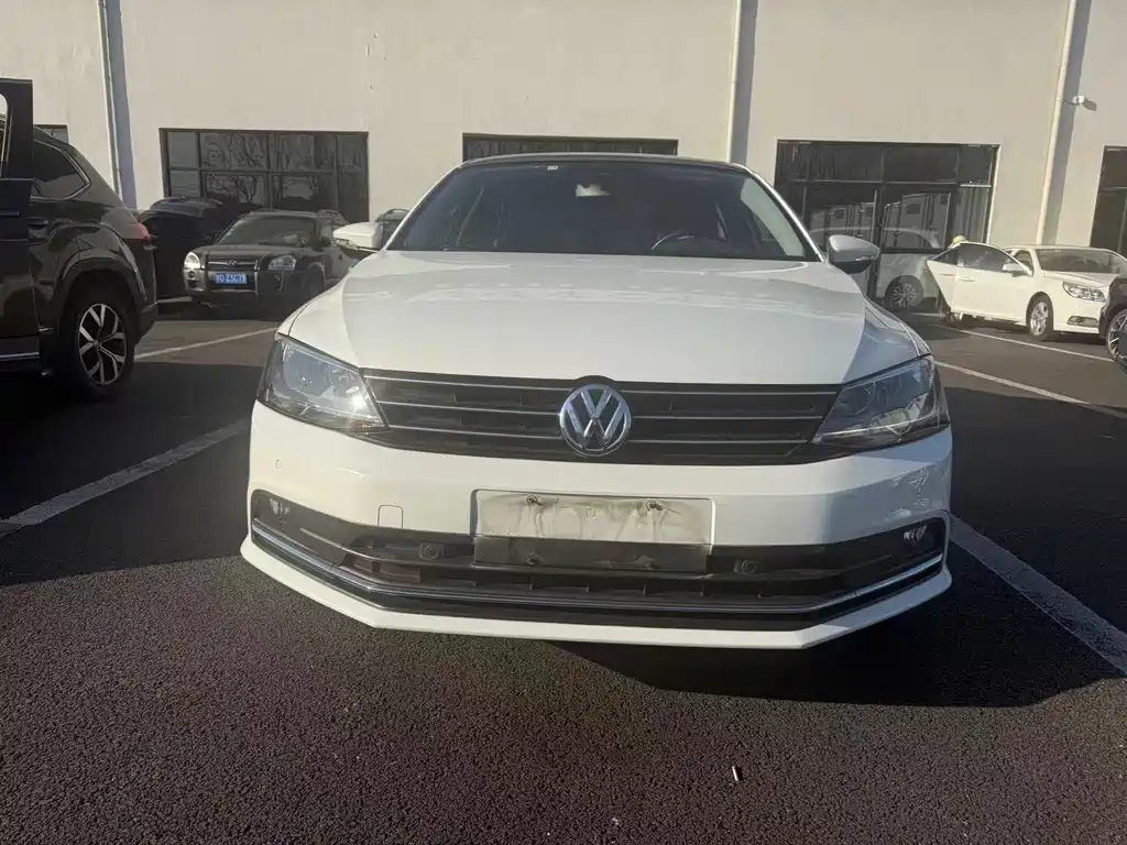 Volkswagen Volkswagen Sagitar 2015 230TSI Automatic Luxury Edition 2016 - thumbnail 2
