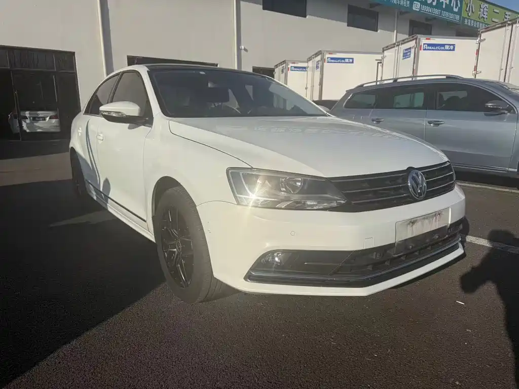 Volkswagen Volkswagen Sagitar 2015 230TSI Automatic Luxury Edition 2016 - thumbnail 3
