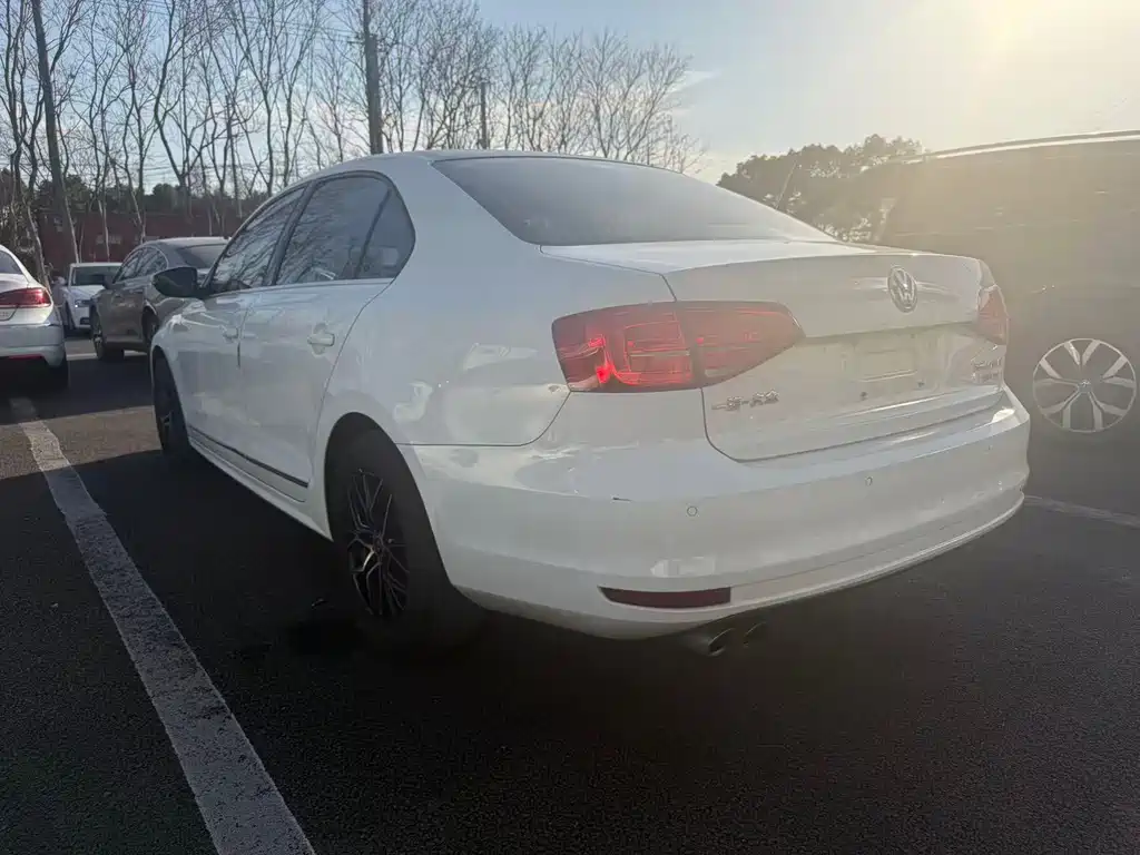 Volkswagen Volkswagen Sagitar 2015 230TSI Automatic Luxury Edition 2016 - thumbnail 6