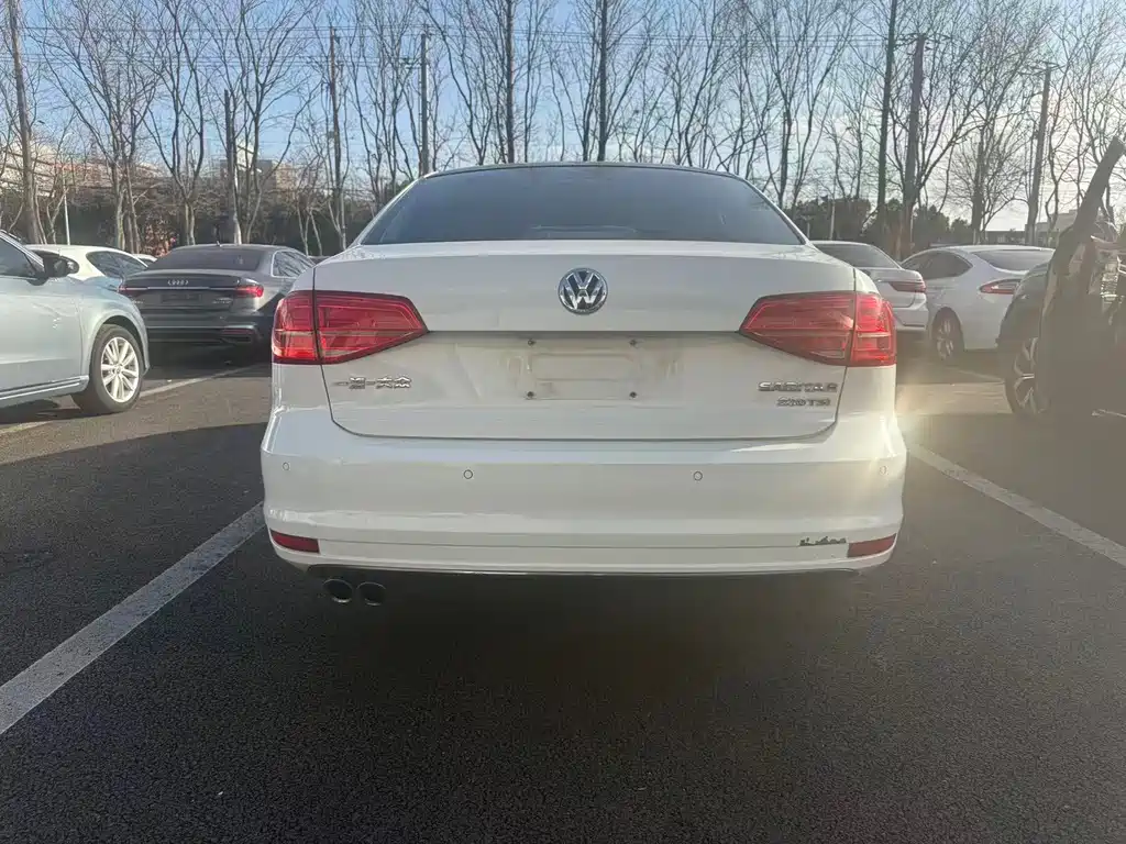 Volkswagen Volkswagen Sagitar 2015 230TSI Automatic Luxury Edition 2016 - thumbnail 7