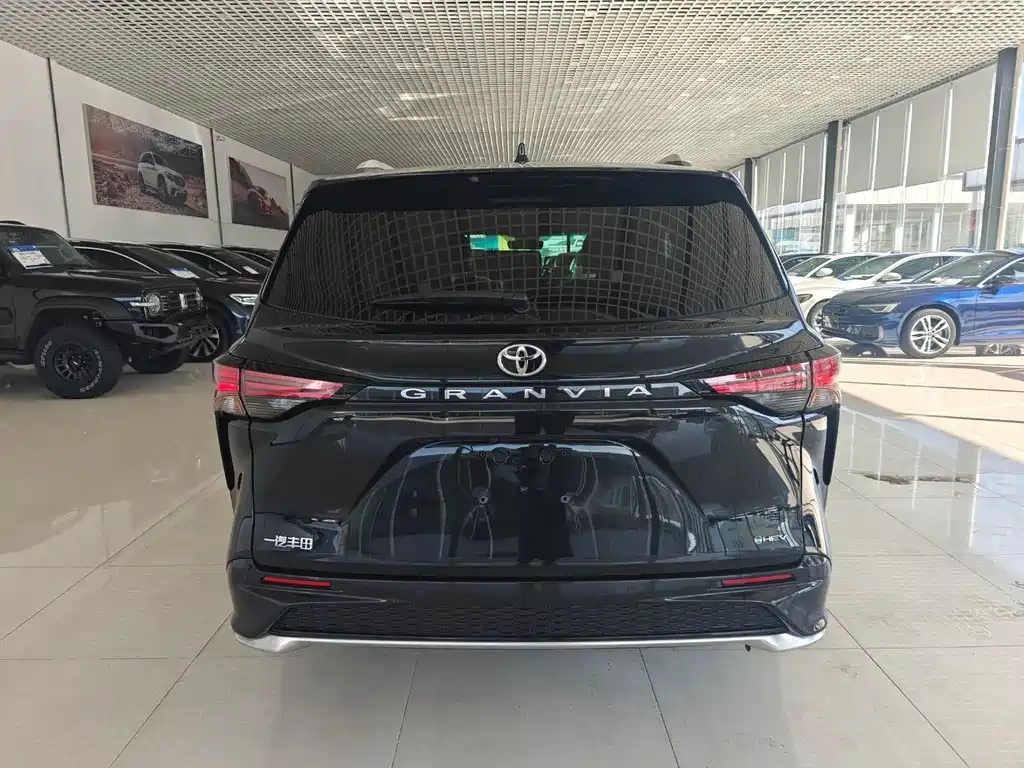 Toyota Toyota Granvia 2024 Model 2.5L Hybrid Premium Plus Version 2025 - thumbnail 5