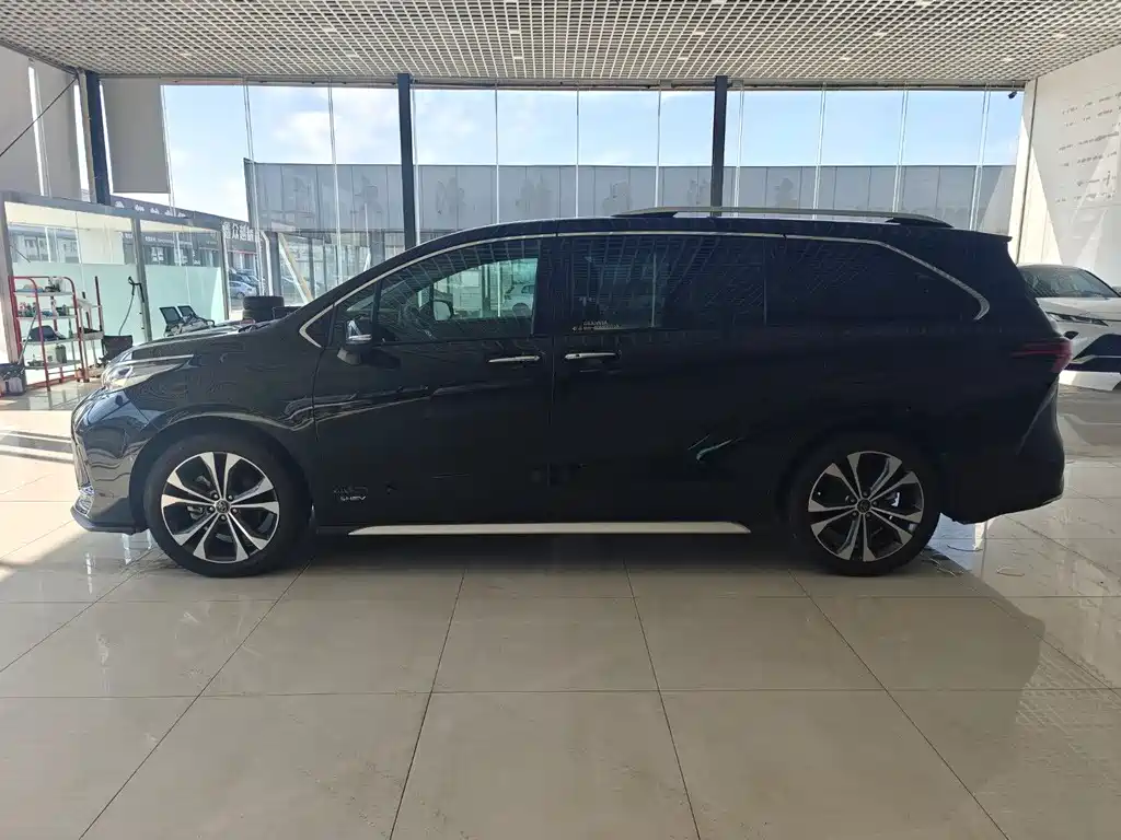 Toyota Toyota Granvia 2024 Model 2.5L Hybrid Premium Plus Version 2025 - thumbnail 7