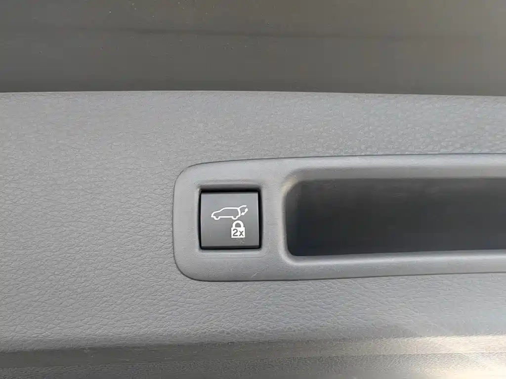 Toyota Toyota Granvia 2024 Model 2.5L Hybrid Premium Plus Version 2025 - thumbnail 11