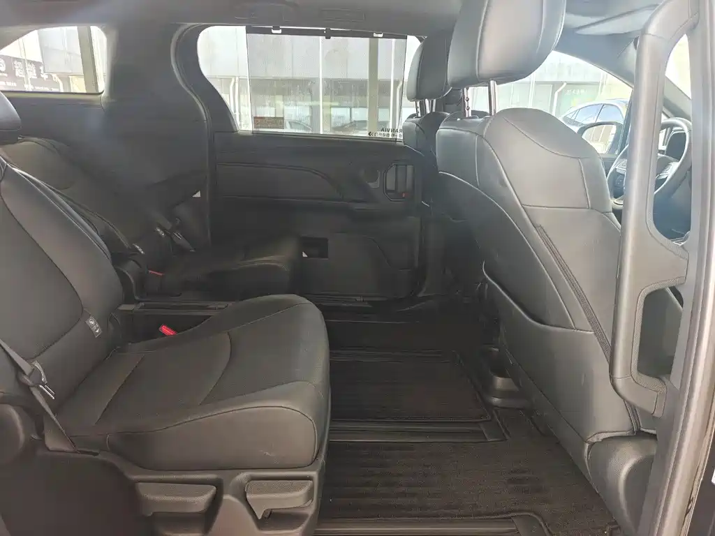 Toyota Toyota Granvia 2024 Model 2.5L Hybrid Premium Plus Version 2025 - thumbnail 13