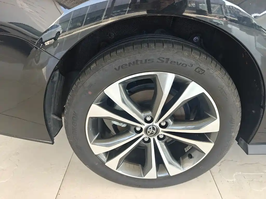 Toyota Toyota Granvia 2024 Model 2.5L Hybrid Premium Plus Version 2025 - thumbnail 21