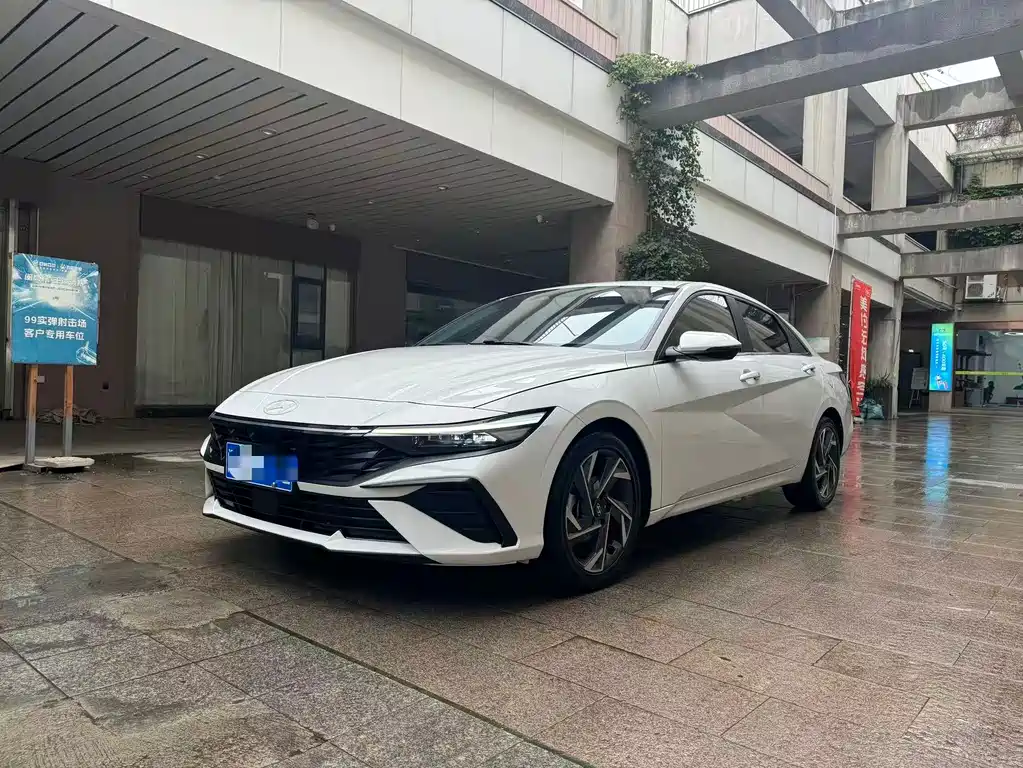 Hyundai Hyundai Elantra 2023 1.5L CVT LUX Premium Edition 2023