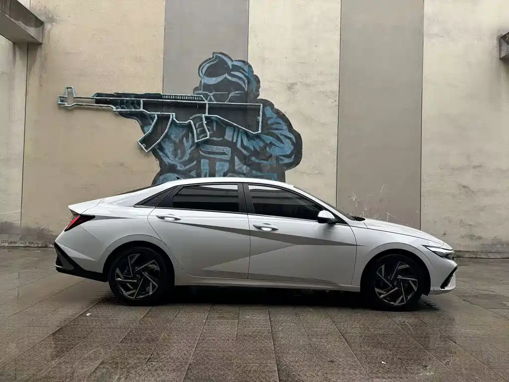 Hyundai Hyundai Elantra 2023 1.5L CVT LUX Premium Edition 2023 - thumbnail 2