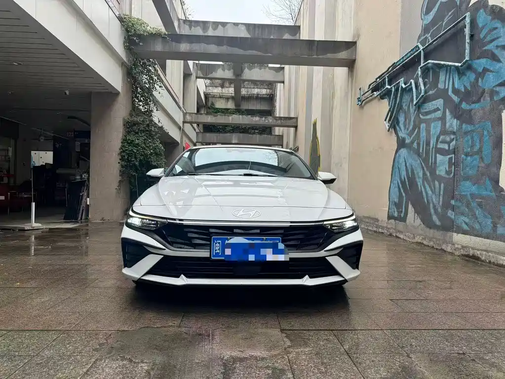 Hyundai Hyundai Elantra 2023 1.5L CVT LUX Premium Edition 2023 - thumbnail 4