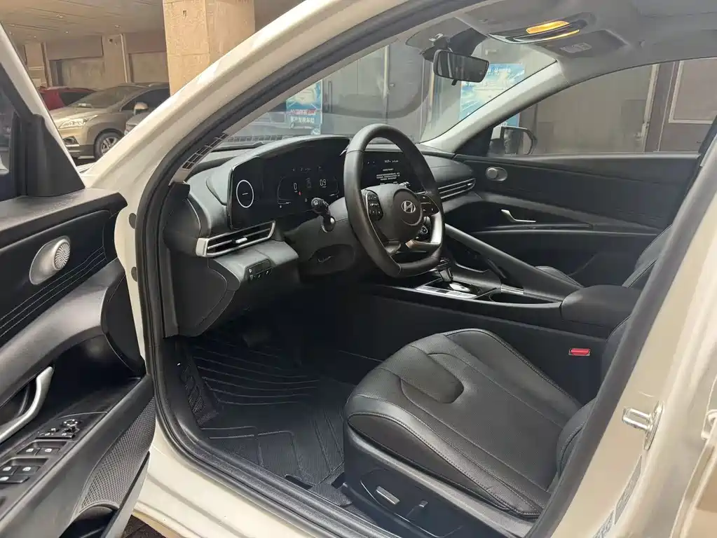 Hyundai Hyundai Elantra 2023 1.5L CVT LUX Premium Edition 2023 - thumbnail 6