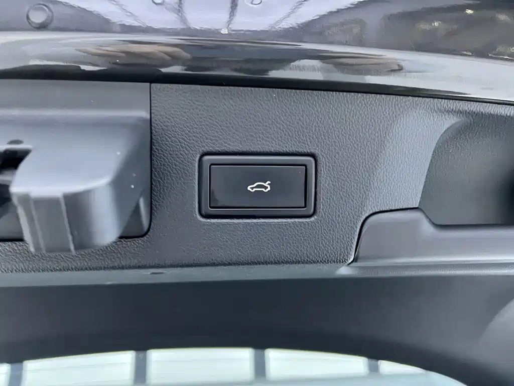 Volkswagen Lamando 2022 Lamando L 280TSI DSG Cool & Spicy Edition 2022 - thumbnail 9