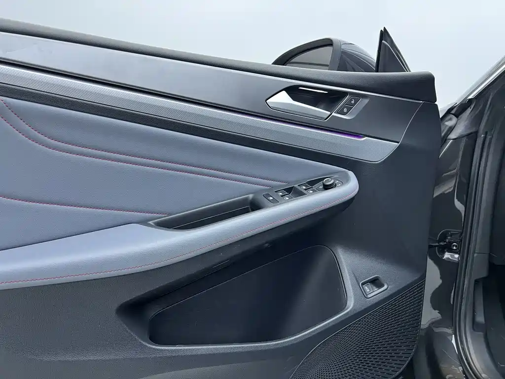 Volkswagen Lamando 2022 Lamando L 280TSI DSG Cool & Spicy Edition 2022 - thumbnail 11