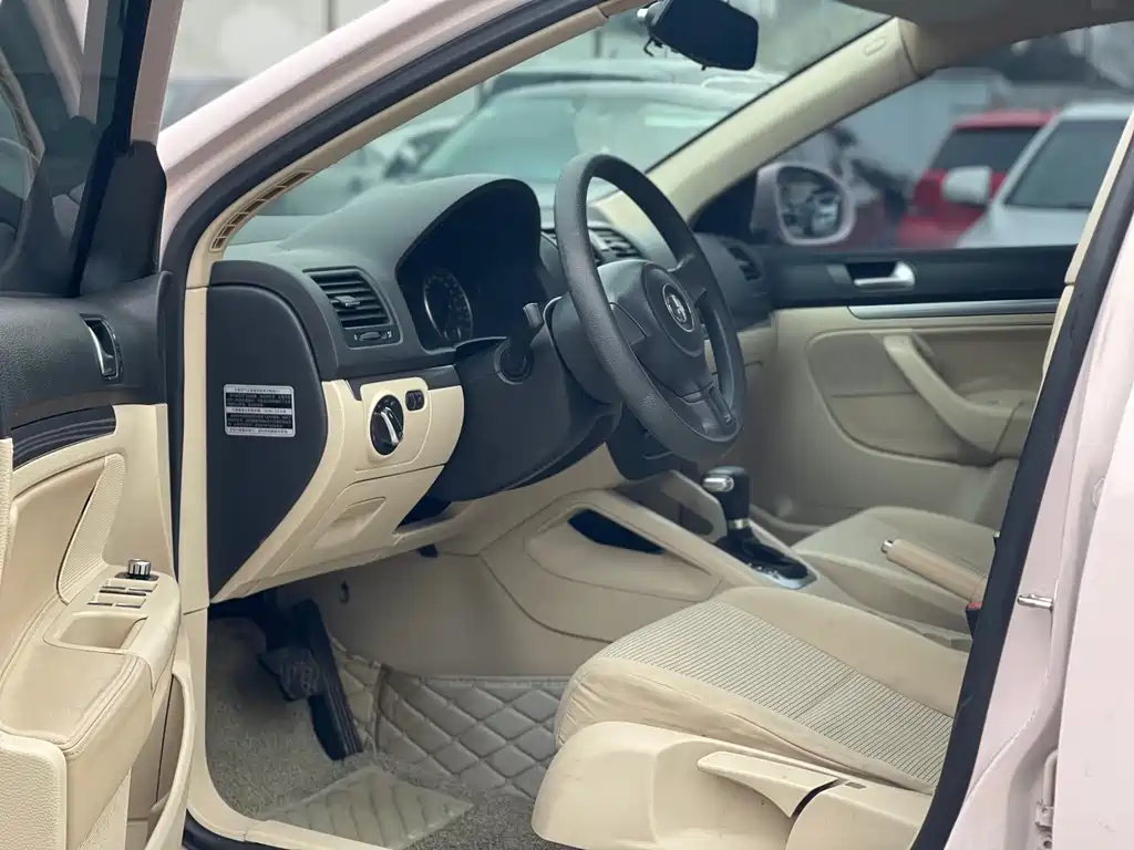 Volkswagen Volkswagen Sagitar 2011 1.6L Automatic Comfort Edition 2011 - thumbnail 5