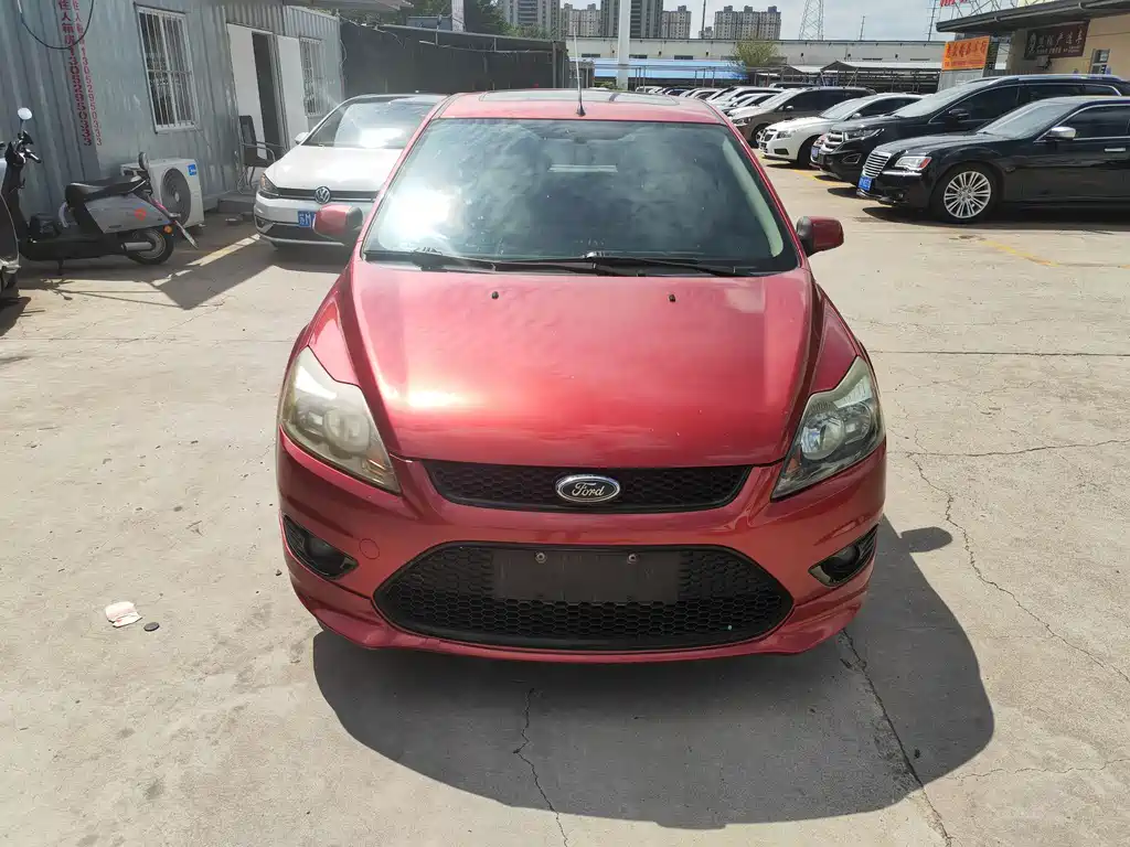 Ford Ford Focus 2013 Hatchback Classic 1.8L Manual Fashion Edition 2014 - thumbnail 2