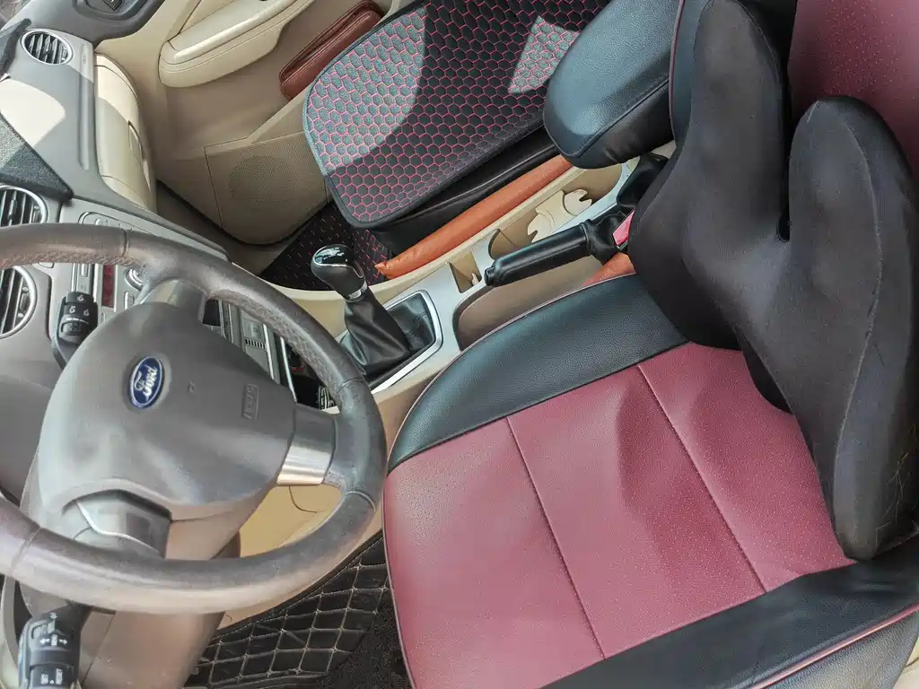 Ford Ford Focus 2013 Hatchback Classic 1.8L Manual Fashion Edition 2014 - thumbnail 4