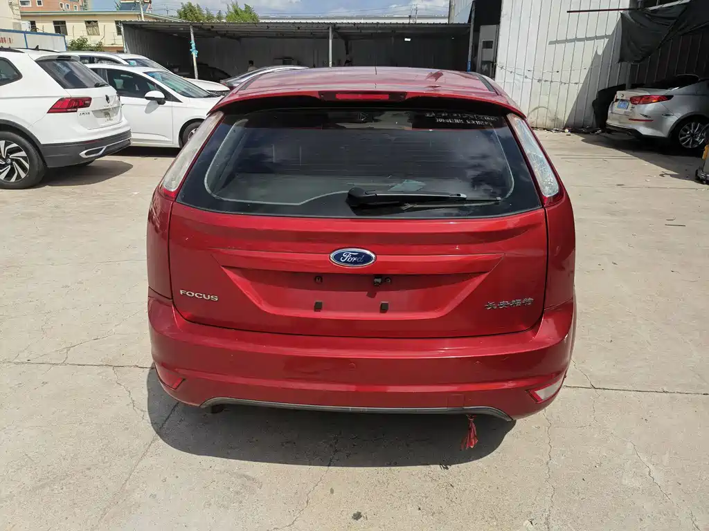 Ford Ford Focus 2013 Hatchback Classic 1.8L Manual Fashion Edition 2014 - thumbnail 8